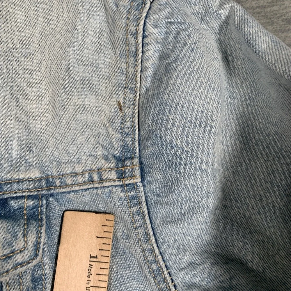 Old Navy Boyfriend Denim Jacket Womens Petite Medium‎ Light Wash Distressed Jean